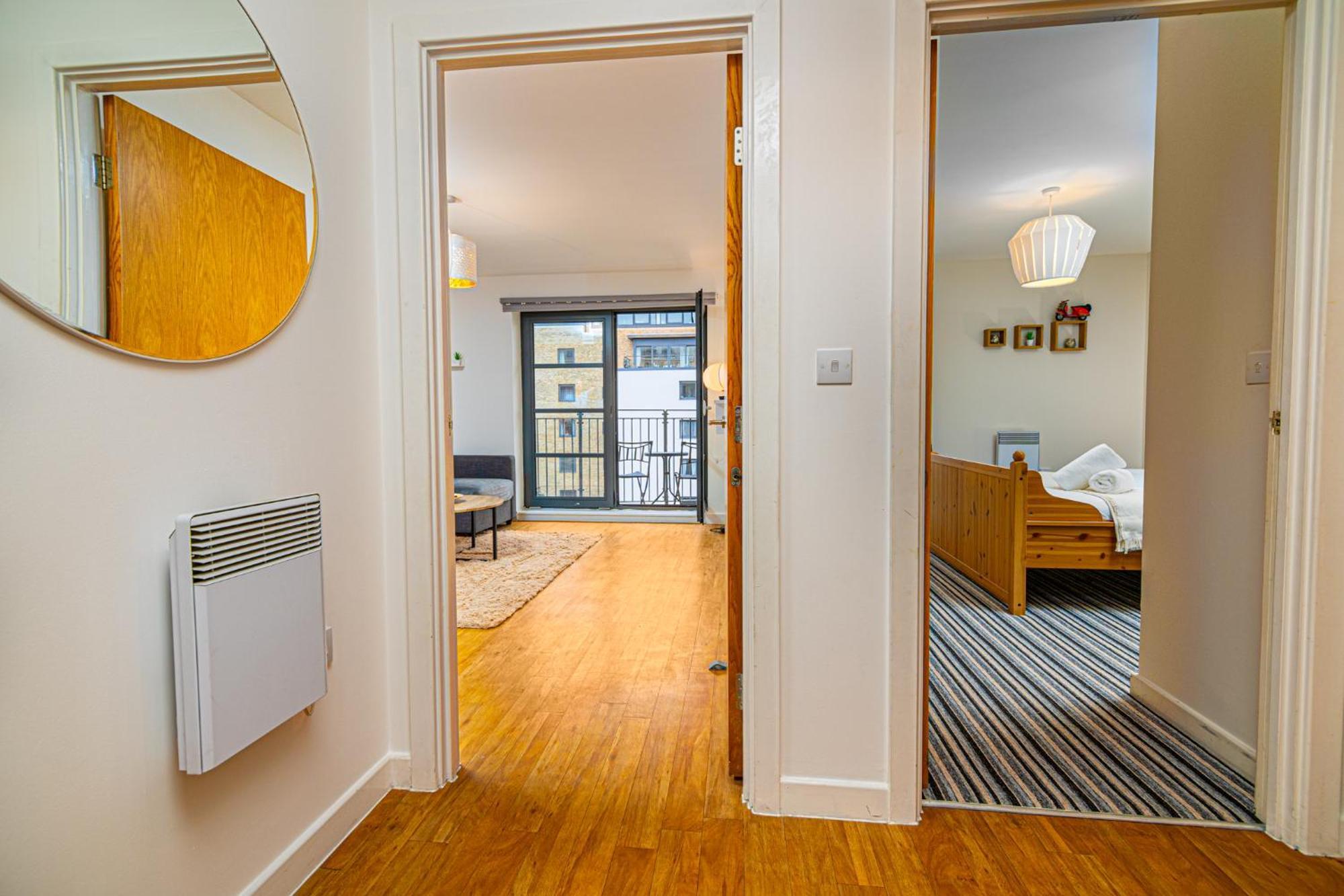 Zenith Hub Apartment Лондон Екстериор снимка