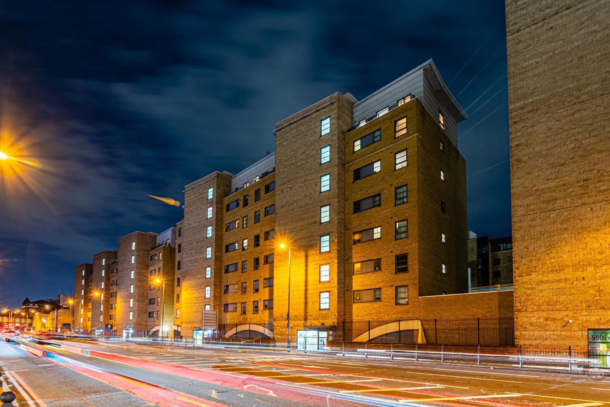 Zenith Hub Apartment Лондон Екстериор снимка