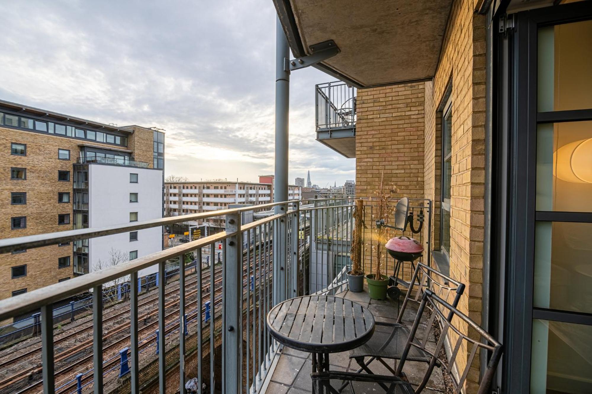 Zenith Hub Apartment Лондон Екстериор снимка