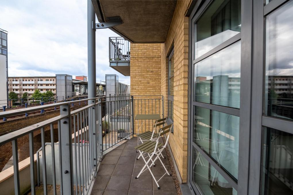 Zenith Hub Apartment Лондон Екстериор снимка