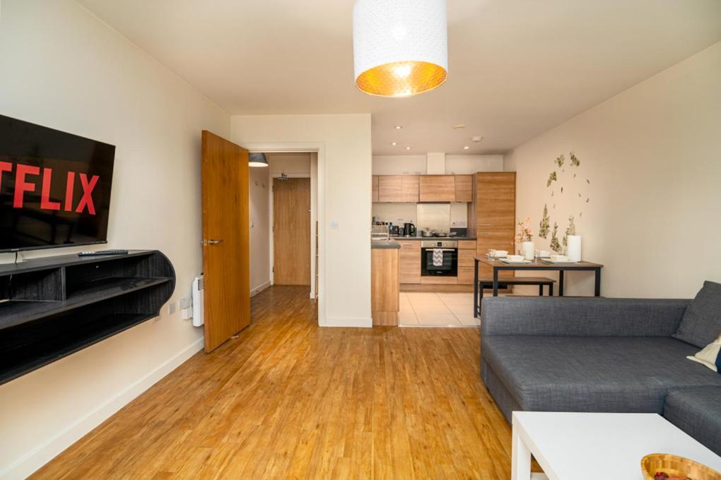 Zenith Hub Apartment Лондон Екстериор снимка