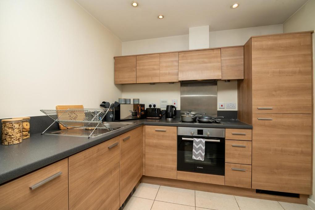 Zenith Hub Apartment Лондон Екстериор снимка